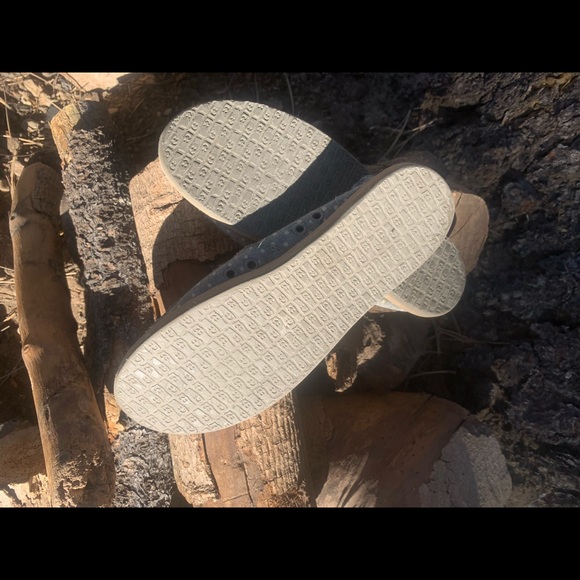 Cute Sanuk flats - Picture 5 of 5